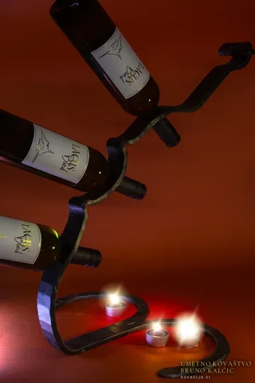Kovano stojalo za vino Trak, Dodatki za dom