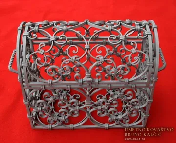 Kovana skrinja, Ljubljana, Palično jeklo 14×14 in 14×6 mm