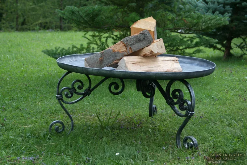 Kovano vrtno kurišče.
