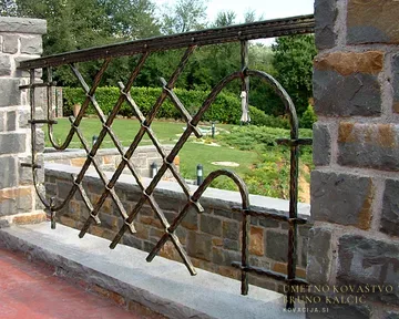 Kovana balkonska ograja, Debeli Rtič, Balkonske ograje
