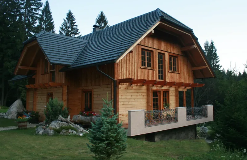Kovana balkonska ograja, Kočna