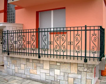 Kovana ograja na balkonih in terasi, Dindol, dvojni zvitki