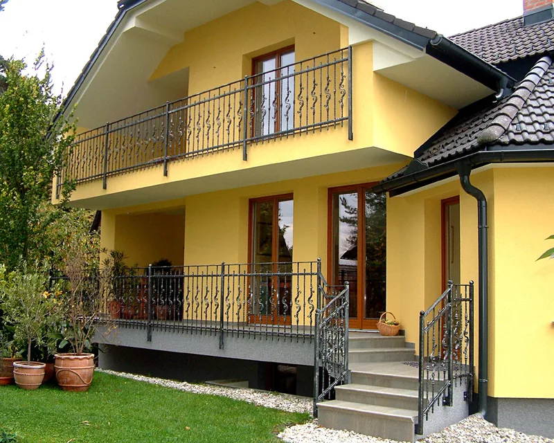 Kovana balkonska ograja, Zg. Bela