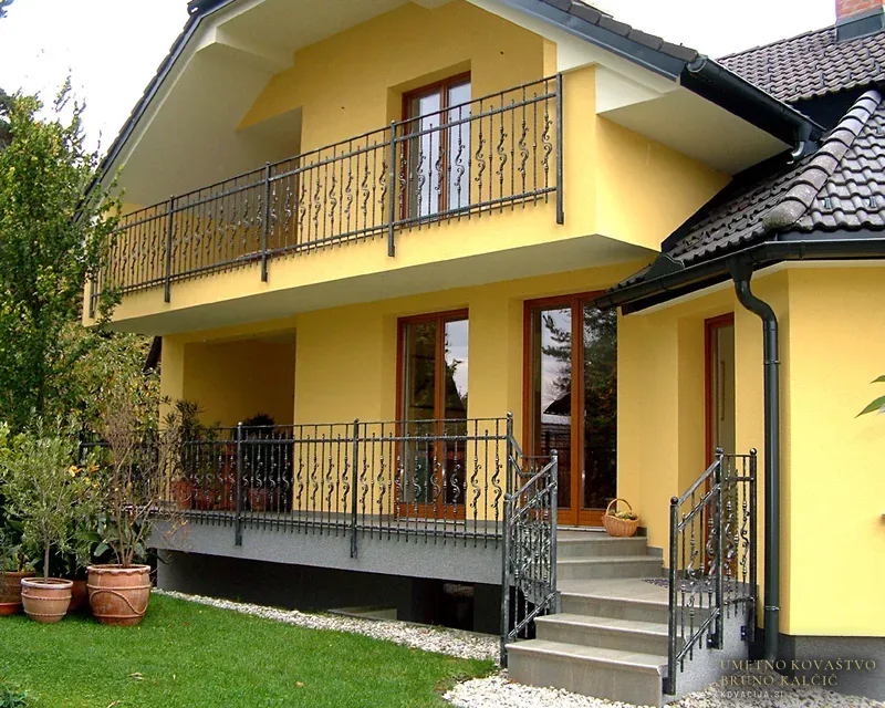 Kovana balkonska ograja, Zg. Bela