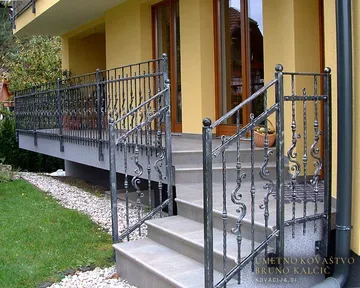 Kovana balkonska ograja, Zg. Bela, Balkonske ograje