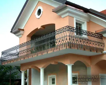 Kovana trebušasta balkonska ograja, Mengeš, zvitki