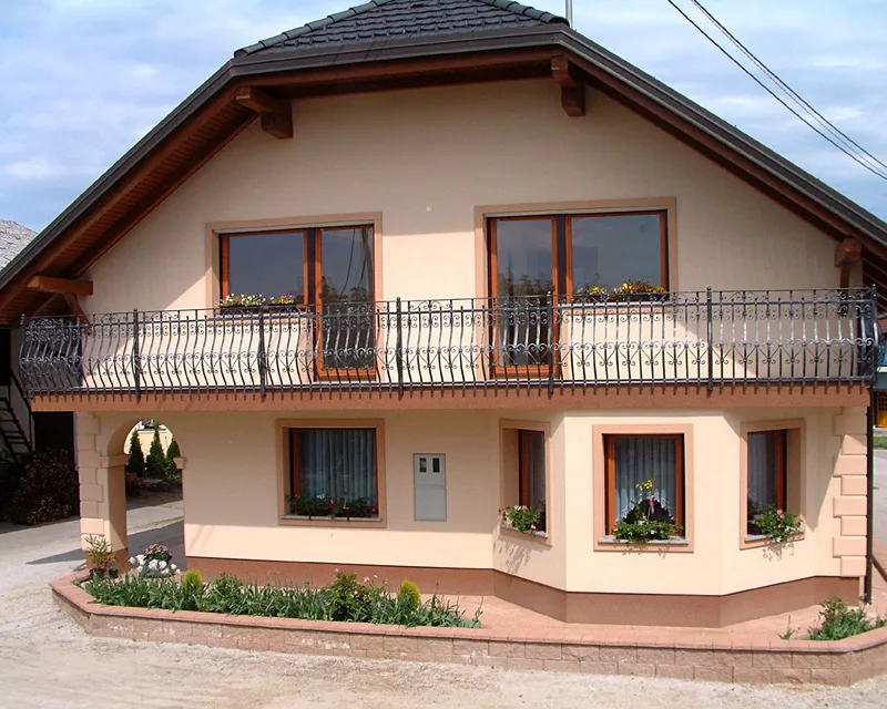 Kovana balkonska ograja, Pance