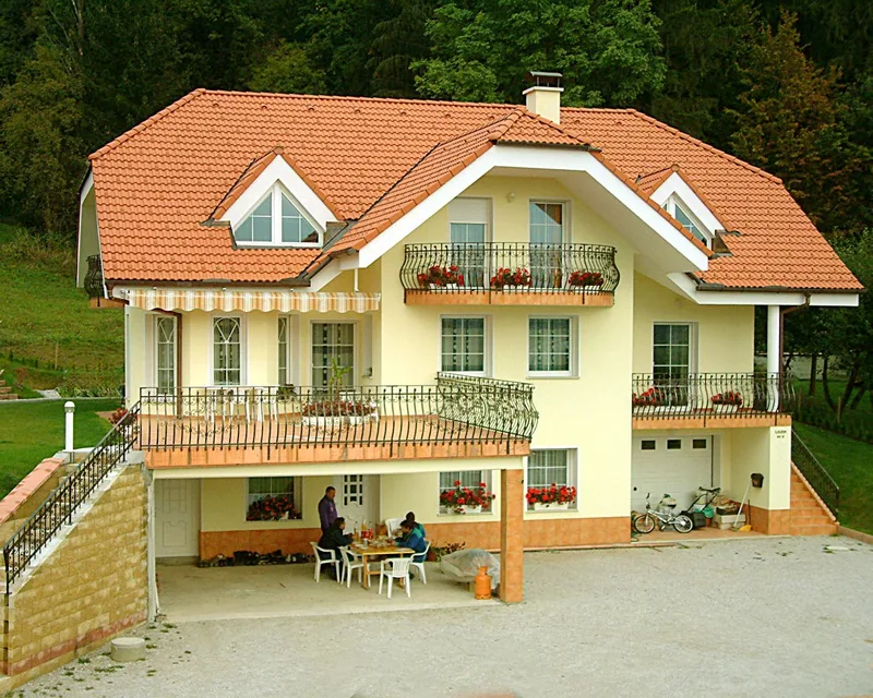 Kovana balkonska ograja penziona