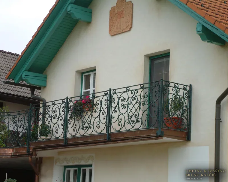 Kovana baročna balkonska ograja, Gmajna