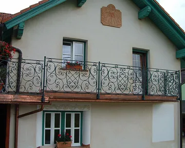 Kovana baročna balkonska ograja, Gmajna, Balkonske ograje