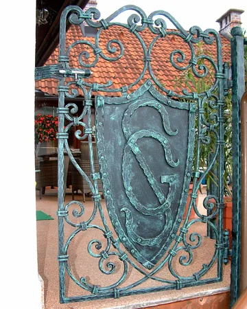 Kovana baročna balkonska ograja, Gmajna, detajl 1
