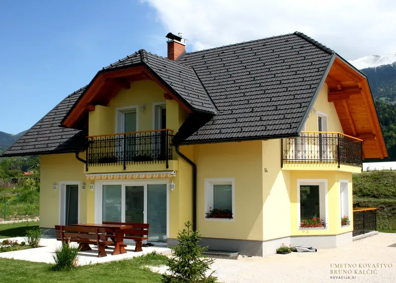 Kovana balkonska ograja, Blejska Dobrava