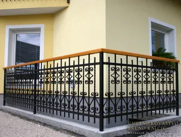Kovana balkonska ograja, Blejska Dobrava, Balkonske ograje