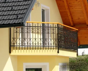 Kovana balkonska ograja, Blejska Dobrava, alpska novogradnja