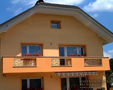 Kovana balkonska ograja, Podreča, iz kovačije na Blejski Dobravi