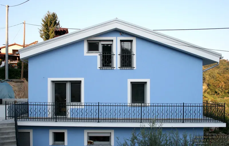 Kovana balkonska ograja, Gorjače