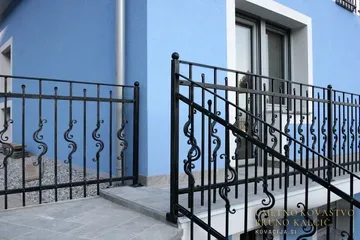 Kovana balkonska ograja, Gorjače, valovita linija
