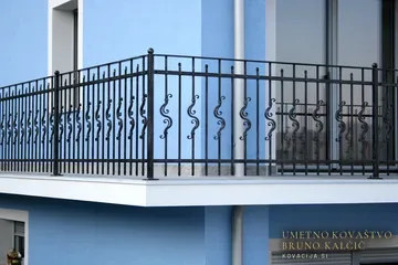 Kovana balkonska ograja, Gorjače, detajl 1
