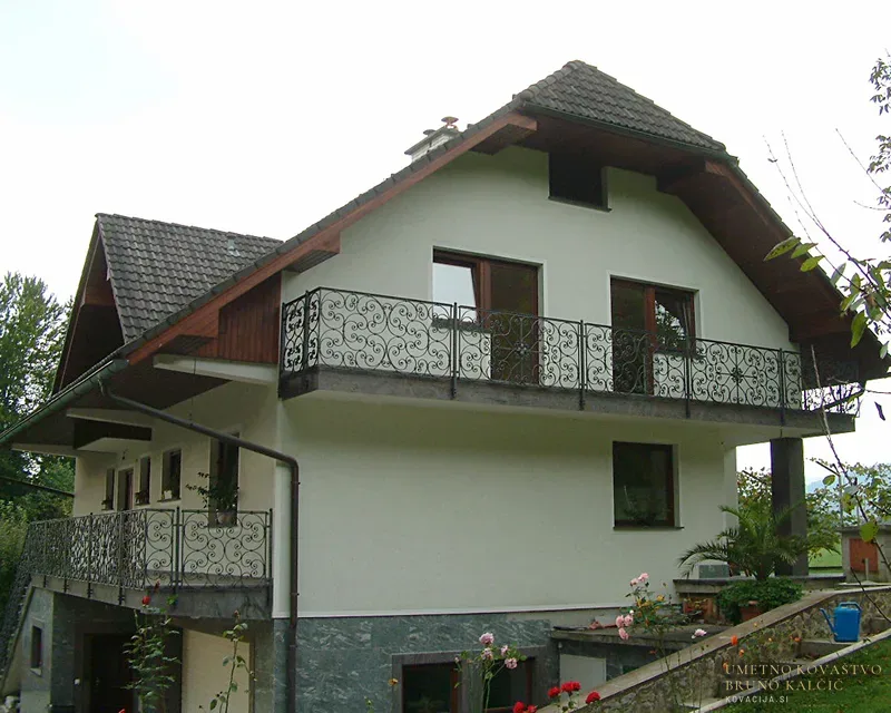 Kovana balkonska ograja, Zg. Pirniče