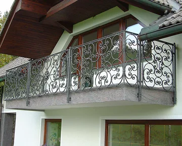 Kovana balkonska ograja, Zg. Pirniče, vogalna izvedba
