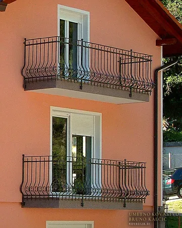 Kovana balkonska ograja, Ilirska Bistrica, detajl 1