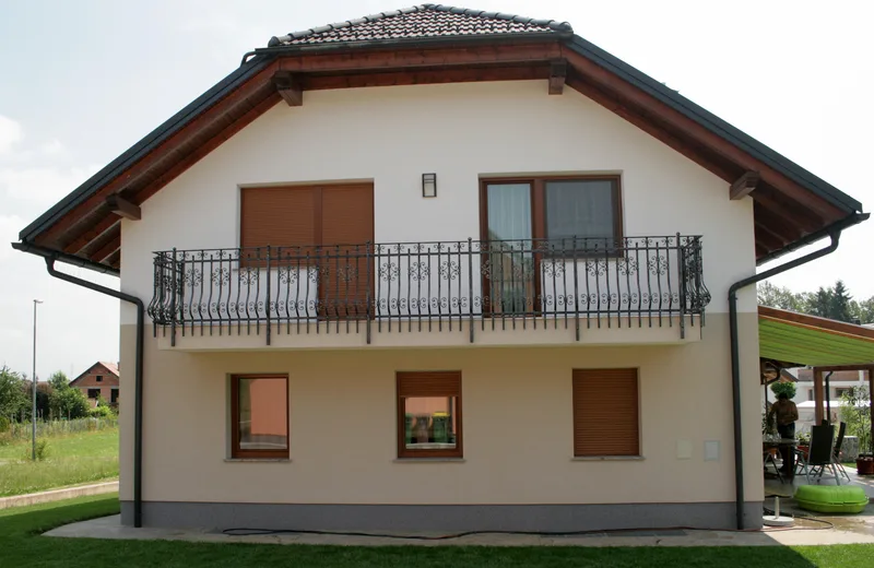 Kovana balkonska ograja, Zg. Bitnje