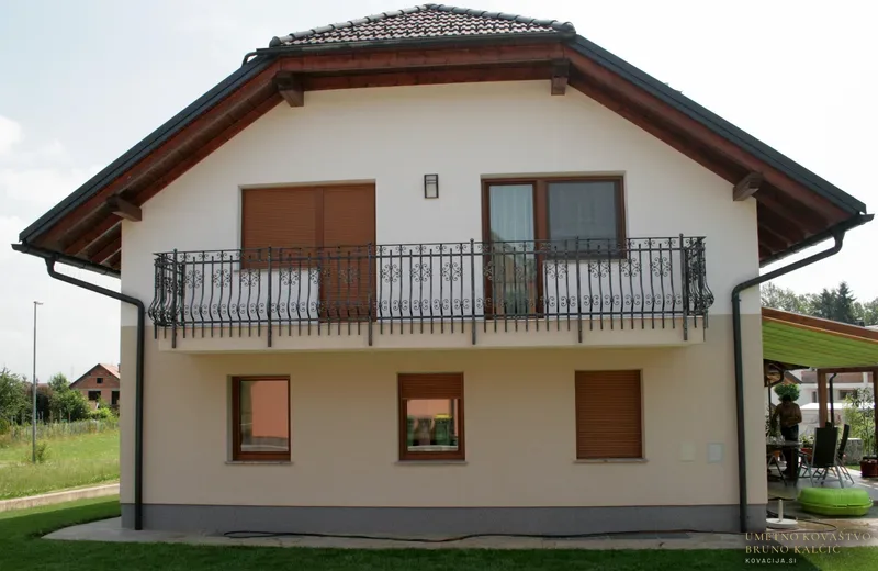 Kovana balkonska ograja, Zg. Bitnje