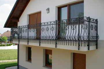 Kovana balkonska ograja, Zg. Bitnje, dvojni zvitki