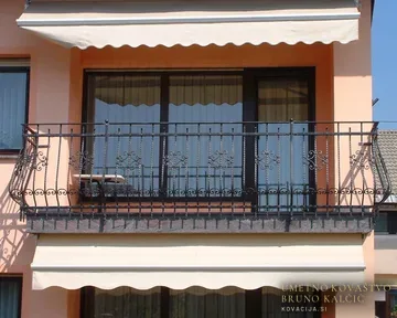 Kovana balkonska ograja, Žiri, detajl 2