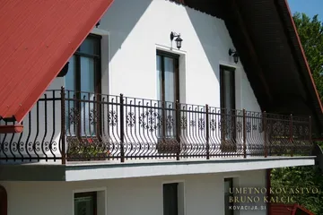 Kovana balkonska ograja, Čekovnik, Balkonske ograje