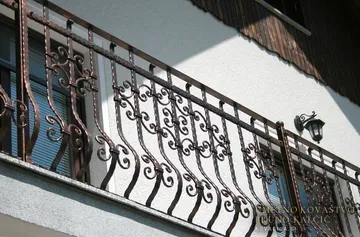 Kovana balkonska ograja, Čekovnik, iz kovačije na Blejski Dobravi