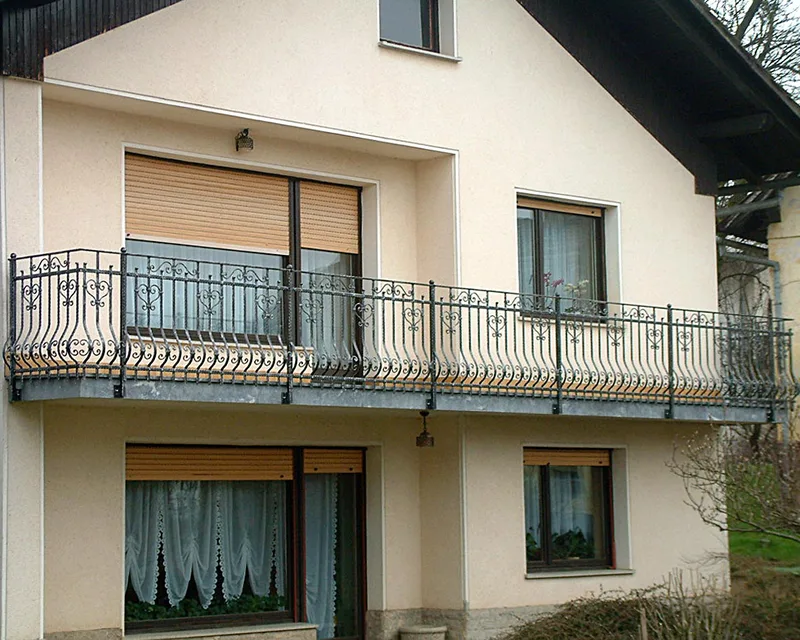 Kovana balkonska ograja, Ponova vas