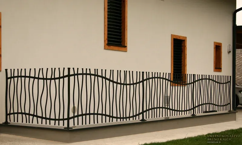 Razburkana kovana ograja, Hlepce