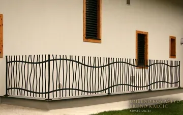 Razburkana kovana ograja, Hlepce, Balkonske ograje