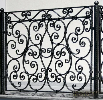 Kovana baročna balkonska ograja in francoski balkon, Maribor, detajl 3