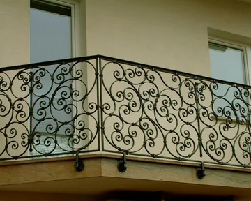 Kovana balkonska ograja, Kranj, Balkonske ograje