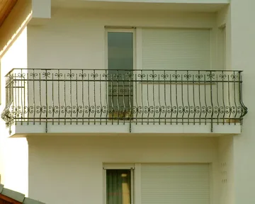 Kovana balkonska ograja, Bled, drobni friz
