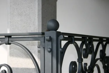 Kovana balkonska ograja, Gorenja vas Reteče, iz kovačije na Blejski Dobravi