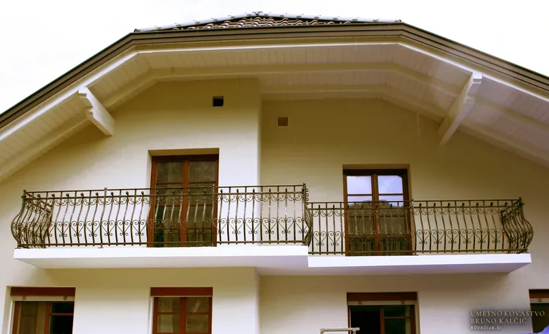 Kovana balkonska ograja in francoski balkoni, Miklavčevo (Miklauzhof).