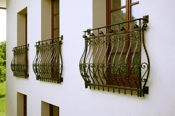 Kovana balkonska ograja in francoski balkoni, Miklavčevo (Miklauzhof), detajl 2