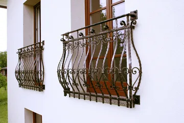 Kovana balkonska ograja in francoski balkoni, Miklavčevo (Miklauzhof), detajl 3