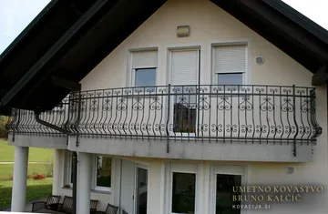 Kovana balkonska ograja, Dolenja Vas, Balkonske ograje