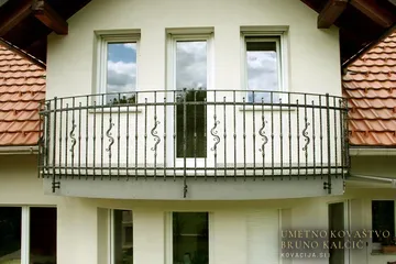 Kovana polkrožna balkonska ograja, Smlednik, iz kovačije na Blejski Dobravi