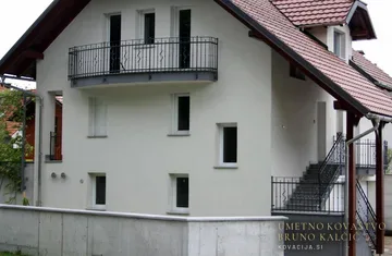 Kovana polkrožna balkonska ograja, Smlednik, detajl 1