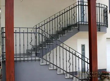 Kovana polkrožna balkonska ograja, Smlednik, detajl 3