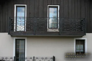 Kovana balkonska ograja, Golo, kvadratna polja