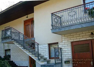 Kovana balkonska in stopniščna ograja, Moravče, Balkonske ograje