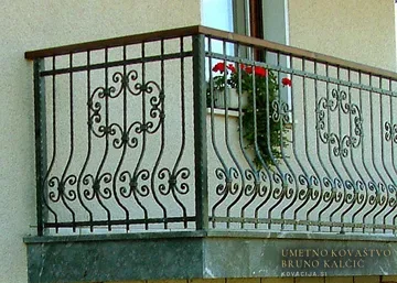Kovana balkonska in stopniščna ograja, Moravče, usklajen komplet