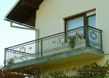 Kovana balkonska in stopniščna ograja, Moravče, iz kovačije na Blejski Dobravi