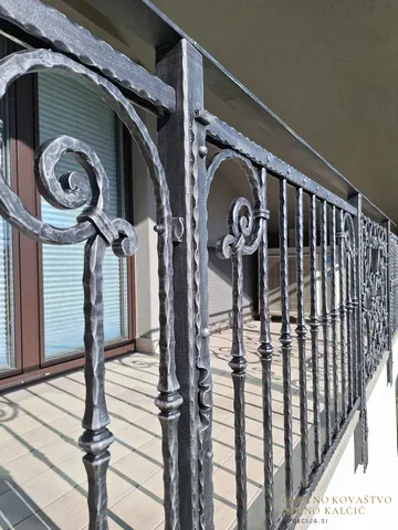 Kovana balkonska ograja, Mošnje, detajl 3